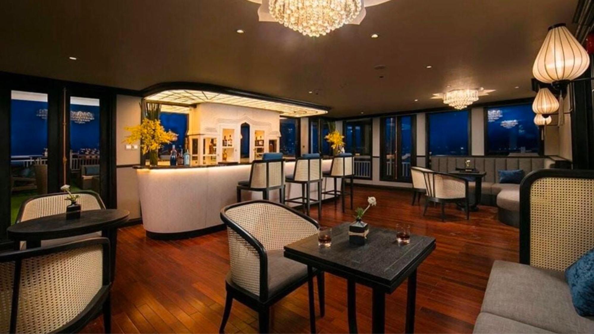 Lotus Boutique Cruise Hotell Ha Long Exteriör bild