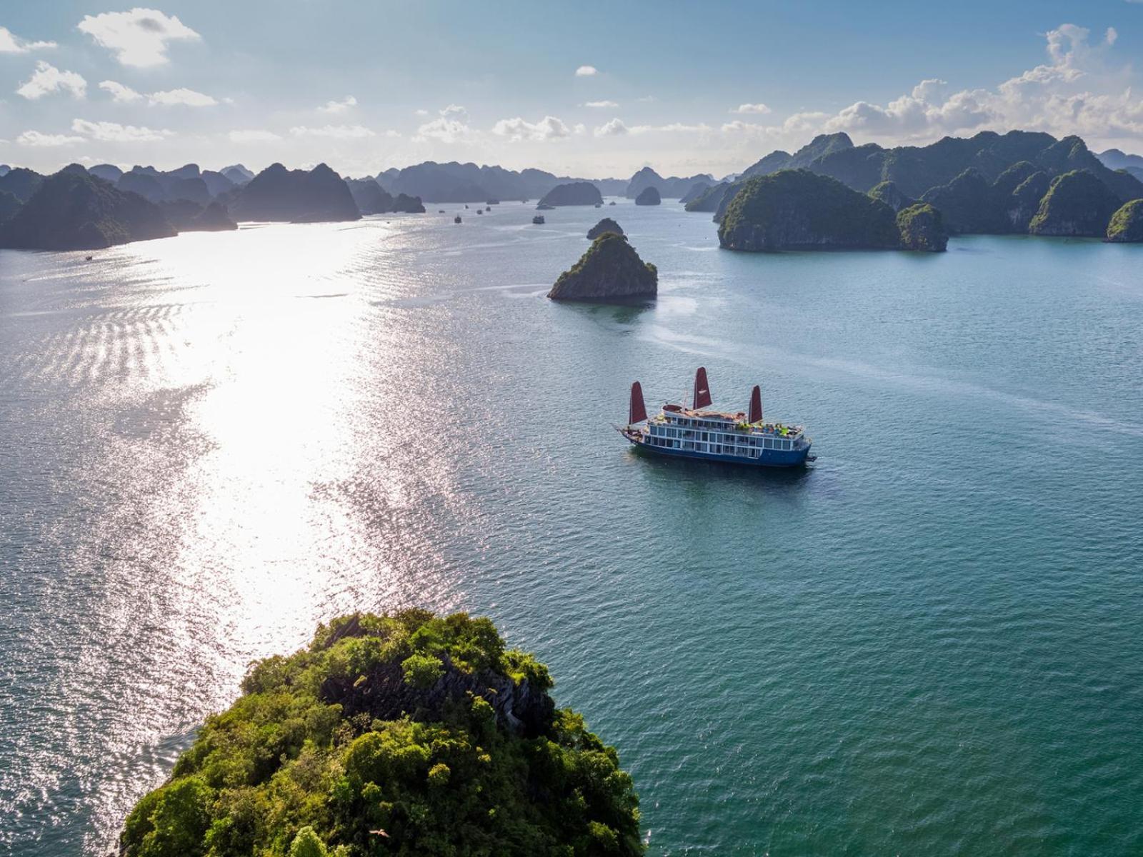 Lotus Boutique Cruise Hotell Ha Long Exteriör bild