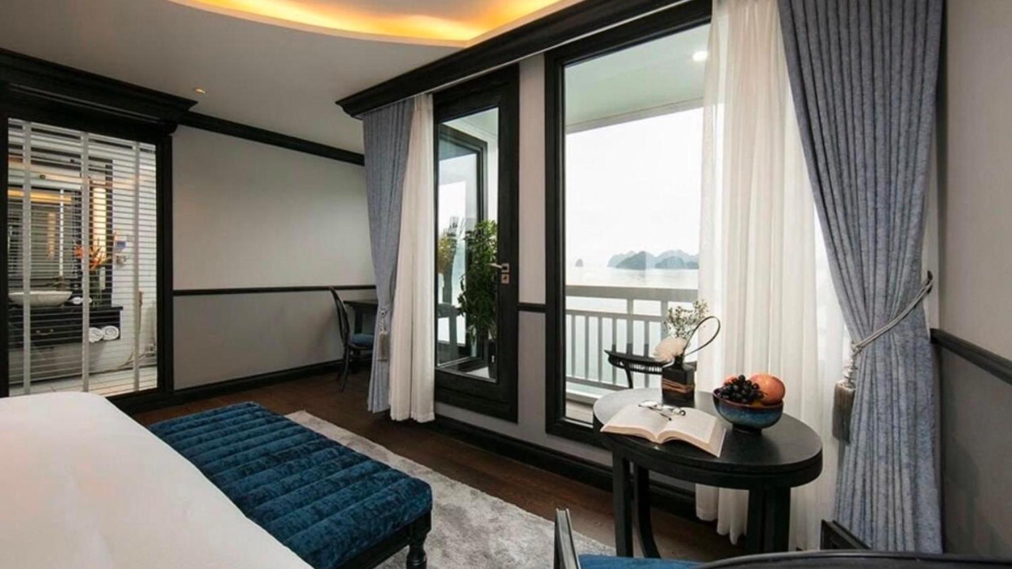 Lotus Boutique Cruise Hotell Ha Long Exteriör bild